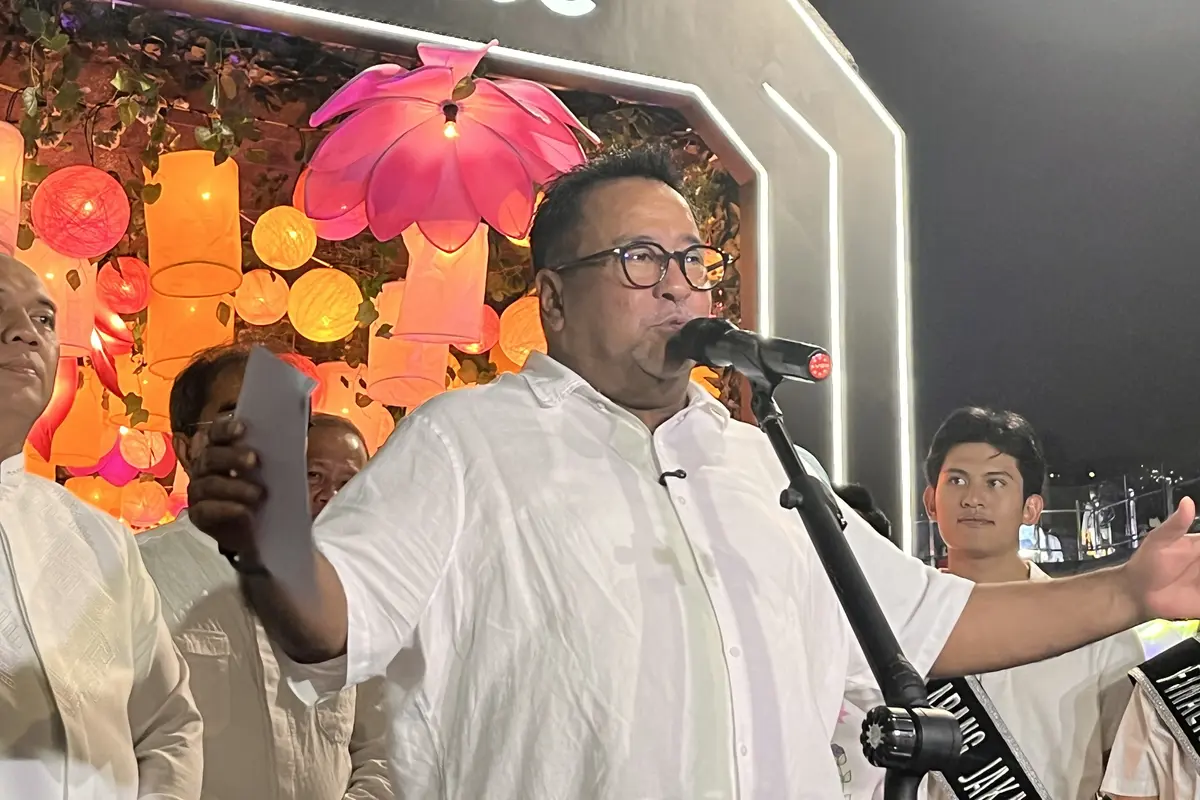 Wakil Gubernur (Wagub) DKI Jakarta Rano Karno usai hadir dalam kegiatan “Illumination of Jakarta: Glow of Peace” dalam rangka menyambut Hari Raya Waisak di kawasan Bundaran HI, Jakarta Pusat, Jumat (29/5/2026) (Liputan6.com/Winda Nelfira)