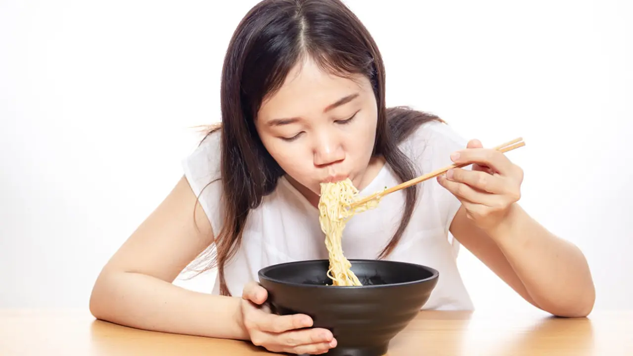 Kenali Bahaya Mengonsumsi Mie Instan Bagi Wanita