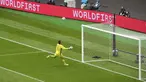 Kiper Skotlandia David Marshall gagal menyelamatkan tendangan jarak jauh pemain Republik Ceko Patrik Schick pada pertandingan Grup D Euro 2020 di Stadion Hampden Park, Glasgow, Inggris, Senin (14/6/2021). Patrik Schick mencatatkan rekor gol terjauh di Euro. (AP Photo/Andy Buchanan, Pool)