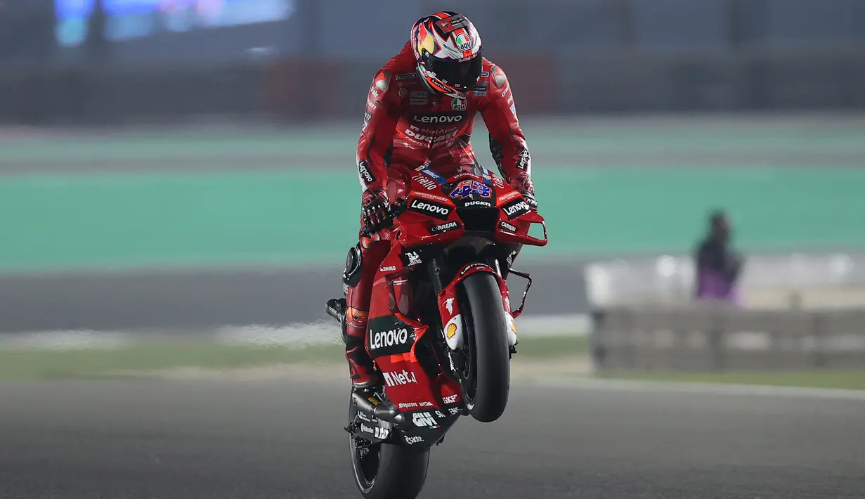 Jack Miller. Pembalap Australia berusia 27 tahun yang memperkuat tim Ducati Lenovo ini menempati peringkat ke-4 di MotoGP Musim 2021 lalu. Pada seri pertama MotoGP 2022 di Qatar ia yang start dari posisi ke-4 ini gagal finis usai kembali ke garasi di lap ke-6 akibat kendala mesin. (AFP/Karim Jaafar)