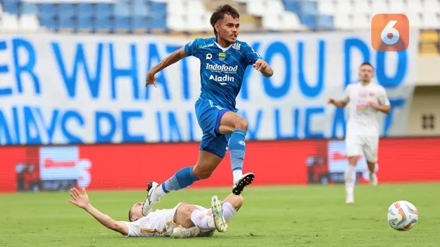 Foto: David da Silva Cemerlang, Rio Fahmi Paling Terpukul Persija Tumbang di Markas Persib Bandung