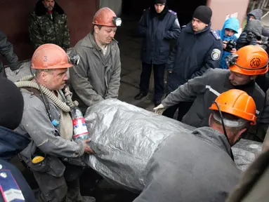Tujuh orang tewas akibat ledakan yang terjadi di sebuah tambang batubara di dekat kota Donetsk, Ukraina Timur pada Jumat 11 April 2014. (AFP PHOTO/Anatoliy Stepanov)