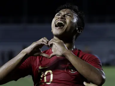 Gelandang Timnas Indonesia U-22, Osvaldo Haay, merayakan gol yang dicetaknya ke gawang Thailand pada laga SEA Games 2019 di Stadion Rizal Memorial, Manila, Selasa (26/11). Indonesia menang 2-0 atas Thailand. (Bola.com/M Iqbal Ichsan)