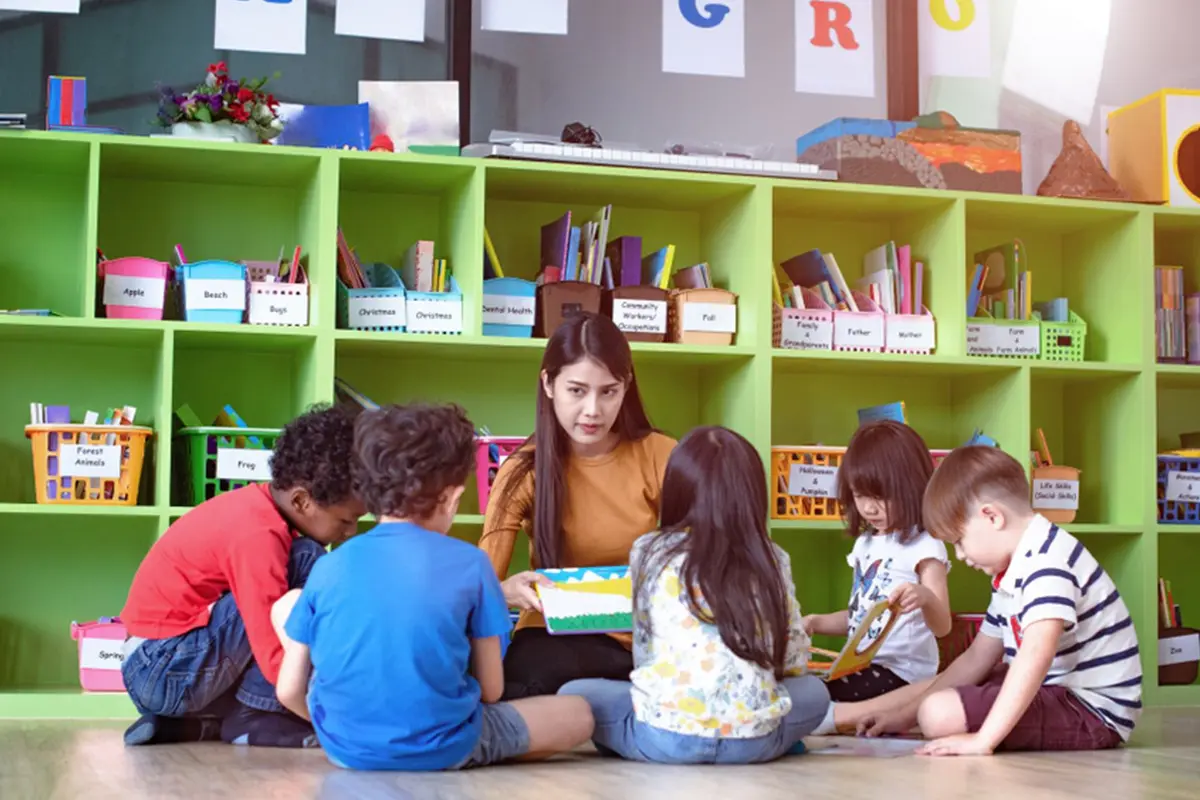 menjadi guru dan mendidik murid