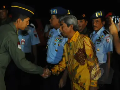 Suasana pelepasan tim evakuasi WNI dari wilayah Yaman di Lapangan Udara Halim Perdana Kusuma, Jakarta, Kamis (2/4/2015). Ada 22 personel TNI dan perwakilan Kemlu yang tergabung dalam satgas ini.  (Liputan6.com/Herman Zakharia)