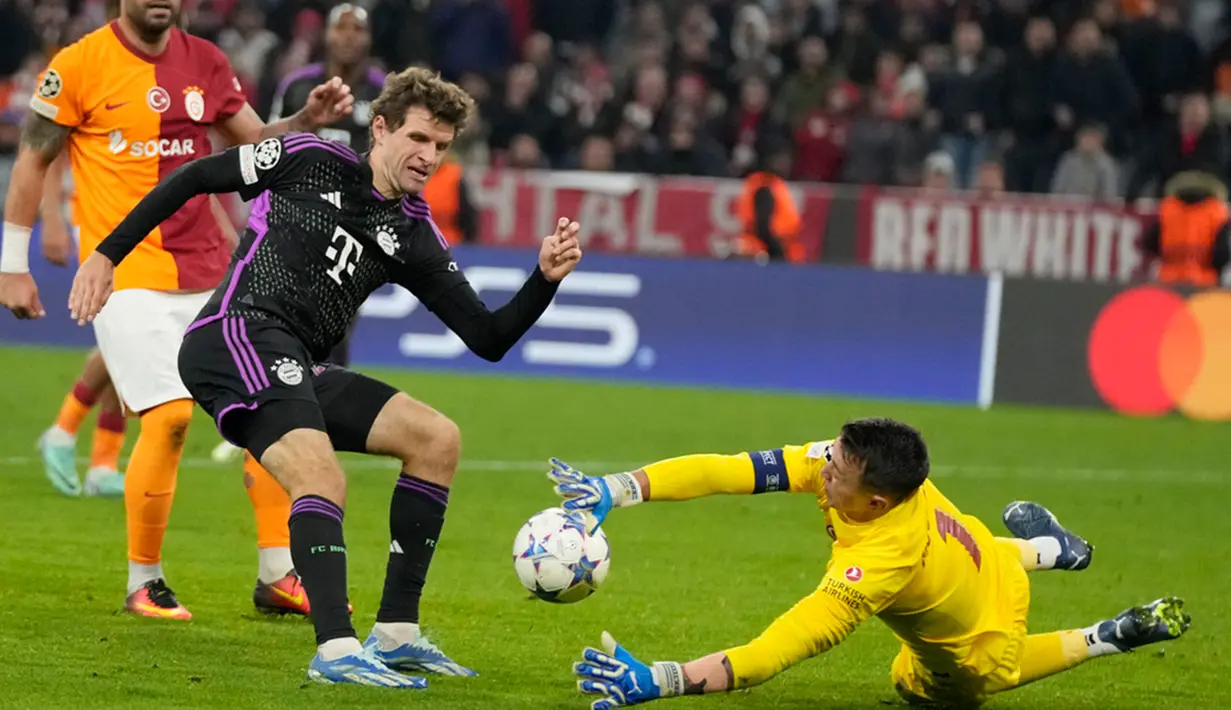 Kemenangan ini membuat Bayern Munchen memimpin klasemen Grup A dengan 12 poin. (AP Photo/Matthias Schrader)