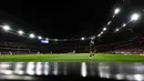 Pada menit ke-70, PSV Eindhoven berhasil menyamakan skor lewat sebuah skema serangan balik cepat yang berhasil dituntaskan dengan sempurna oleh Couhaib Driouech. (Glyn KIRK/AFP)
