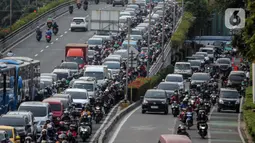 Selama bulan Ramadhan tahun ini, pihak kepolisian memprediksi waktu terjadinya kemacetan di Jakarta akan bergeser lebih awal. (Liputan6.com/Johan Tallo)