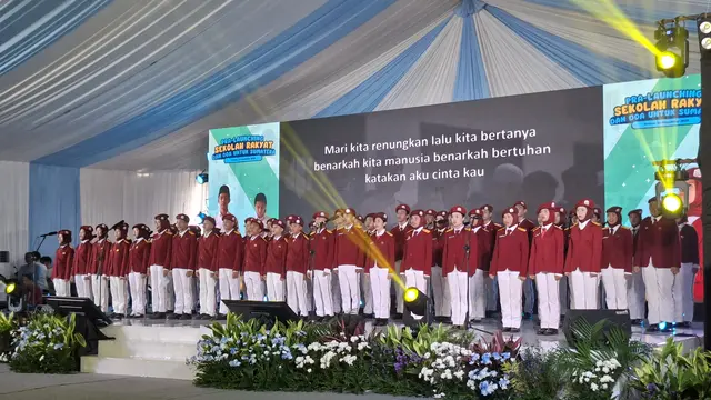 Menteri Sosial Saifullah Yusuf atau yang biasa di sapa Gus Ipul saat mengikuti acara Doa Bersama Untuk Sumatera dan Pra Peluncuran Sekolah Rakyat bersama Menteri Sosial RI yang digelar di Sentra Terpadu Pangudi Luhur, Bekasi. (Liputan6/Khoirul Inayah)