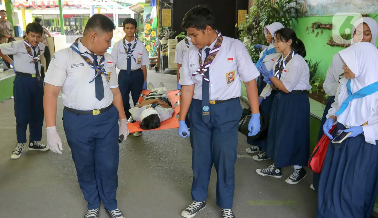 Simulasi juga memastikan bahwa masyarakat tenang menghadapi potensi bencana karena memahami prosedur penyelamatan. (Liputan6.com/Herman Zakharia)