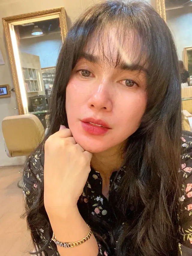 Ussy Sulistiawaty Berponi