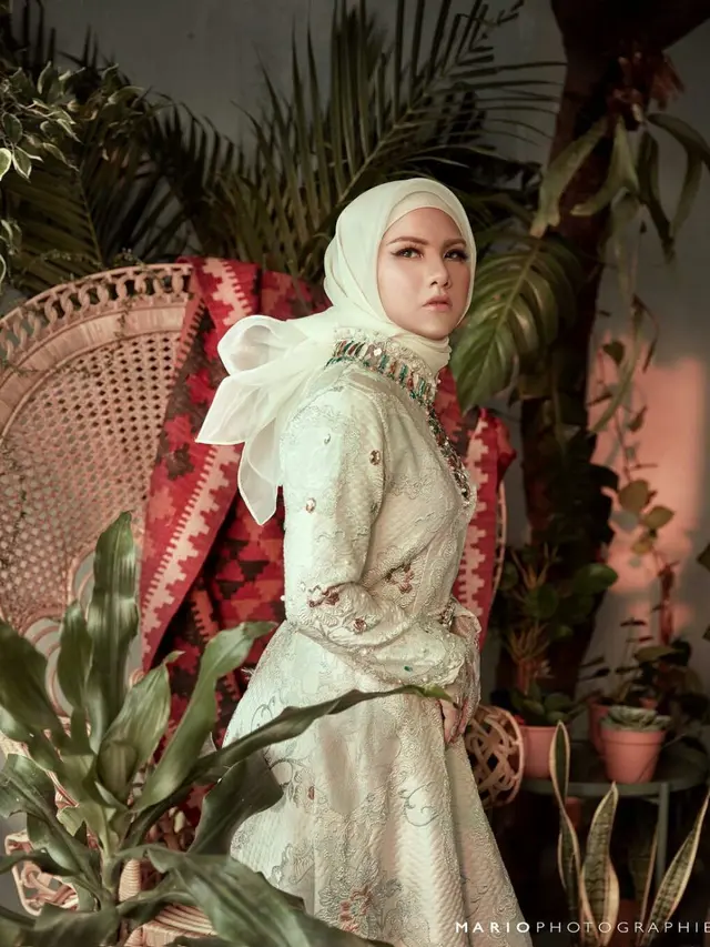 Sering Tampil Tomboi, Pesona 7 Seleb Pakai Hijab Ini Bikin Pangling