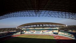 Suasana dari Stadion Wibawa Mukti di Cikarang, Jawa Barat, Senin (10/9/2018). Stadion dengan kapasitas 28.778 ini mulai digunakan sejak tahun 2014 lalu. (Bola.com/Vitalis Trisna)