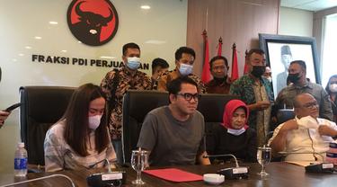 Anggiat Pasaribu mendatangi Arteria Dahlan di Kompleks Parlemen, Jakarta, Kamis (25/11/2021). Dia datang meminta maaf.