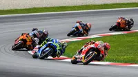 Pertarungan sengit yang dihadapi pembalap Repsol Honda, Marc Marquez pada latihan bebas keempat (FP4) MotoGP Austria 2017. (Jure Makovec / AFP )