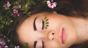 Menghilangkan Mata Bengkak Setelah Menangis Dalam 10 Menit Beauty Fimela Com