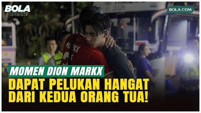 Sebuah momen haru terjadi seusai laga Timnas Indonesia U-22 kontra Filipina U-22 di Grup C SEA Games 2025. Dion Markx, salah satu pemain Garuda Muda, mendapat pelukan hangat dari kedua orang tuanya saat keluar dari 700th Anniversary Stadium, Chiang M...