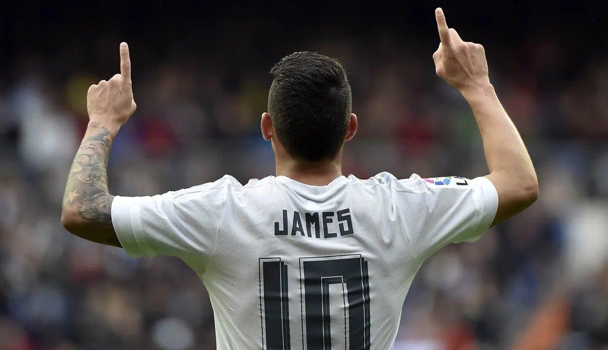 1. James Rodriguez, Marca melaporkan gelandang Real Madrid ini masih menjadi incaran dari Arsenal dan Chelsea. Dirinya berpotensi pindah karena kehadiran Marco Asensio membuatnya kerap dijadikan Zinedine Zidane sebagai cadangan. (AFP/Gerard Julien)