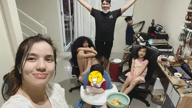 10 Potret Sheila Marcia dengan Suami dan Empat Anaknya, Kini Tengah Hamil yang Kelima