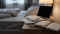 6 Benda di Dekat Kasur yang Bisa Ganggu Tidur, Singkirkan Jika Ingin Nyenyak