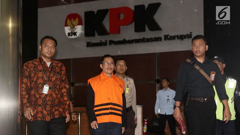 Bupati Cirebon Purwadi Sastra Resmi Ditahan Komisi Pemberantasan Korupsi (KPK)