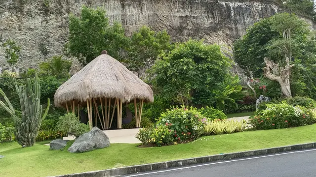 Keindahan Spot Pantai Melasti