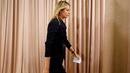 Maria Sharapova mengaku menyesal dengan kejadian ini. Petenis putri yang telah mengoleksi lima titel Grand Slam ini berharap masih bisa bermain tenis, dan pensiun bukan karena tersandung kasus. (Getty Images/AFP/Kevork Djansezian)