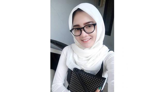 5 Pesona Nella Kharisma Saat Pakai Hijab Cantik Dan Anggun Surabaya Liputan6 Com