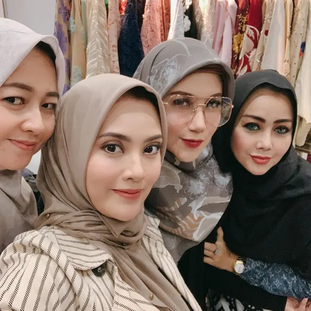 6 Potret Terbaru Elma Theana, Makin Cantik di Usia 45 Tahun