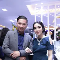 Gading Marten dan Gisella Anastasia sangat percaya dengan adanya rezeki setelah menikah dan punya anak. Gading dan Gisel ingin anaknya menikmati masa anak-anaknya terlebih dulu. (Andy Masela/Bintang.com)