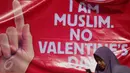 Aksi menolak Valentine Day di Kawasan Bundaran HI, Jakarta, Minggu (14/2/2016). Mereka menilai perayaan Valentine Day kerap menjurus pada perilaku seks bebas dan merusak moral. (Liputan6.com/Gempur M Surya)
