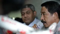 Dirut Lion Air, Edward Sirait menjelaskan ada tiga pesawat yang mengalami gangguan karena kerusakan mesin yang mengakibatkan keterlambatan sejumlah penerbangan Lion Air, Jakarta, Senin (23/2/2015).(Liputan6.com/Faizal Fanani)