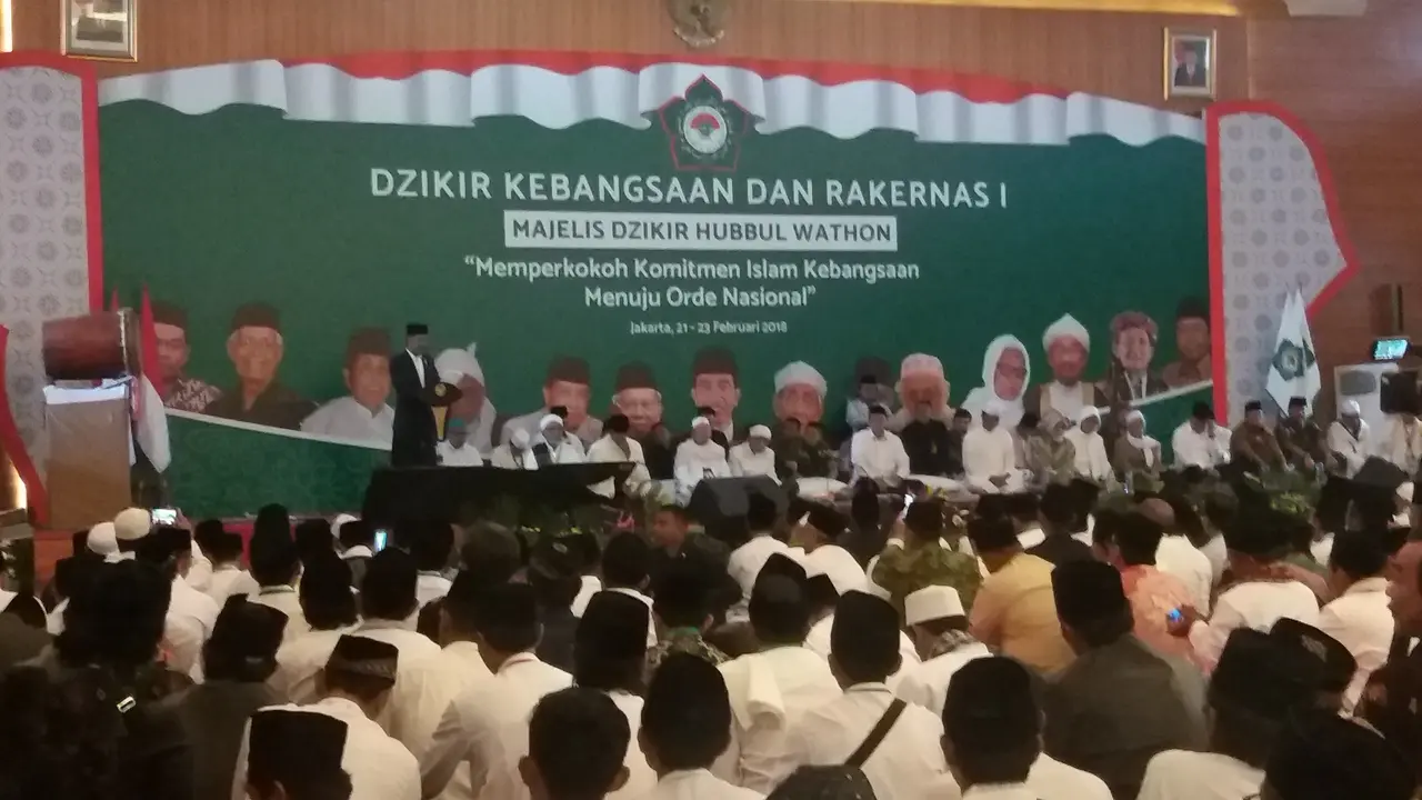 Jokowi hadiri Dzikir Kebangsaan Majelis Dzikir Hubbul Wathon di Gedung Serbaguna 2, Asrama Haji, Pondok Gede Jakarta Timur.