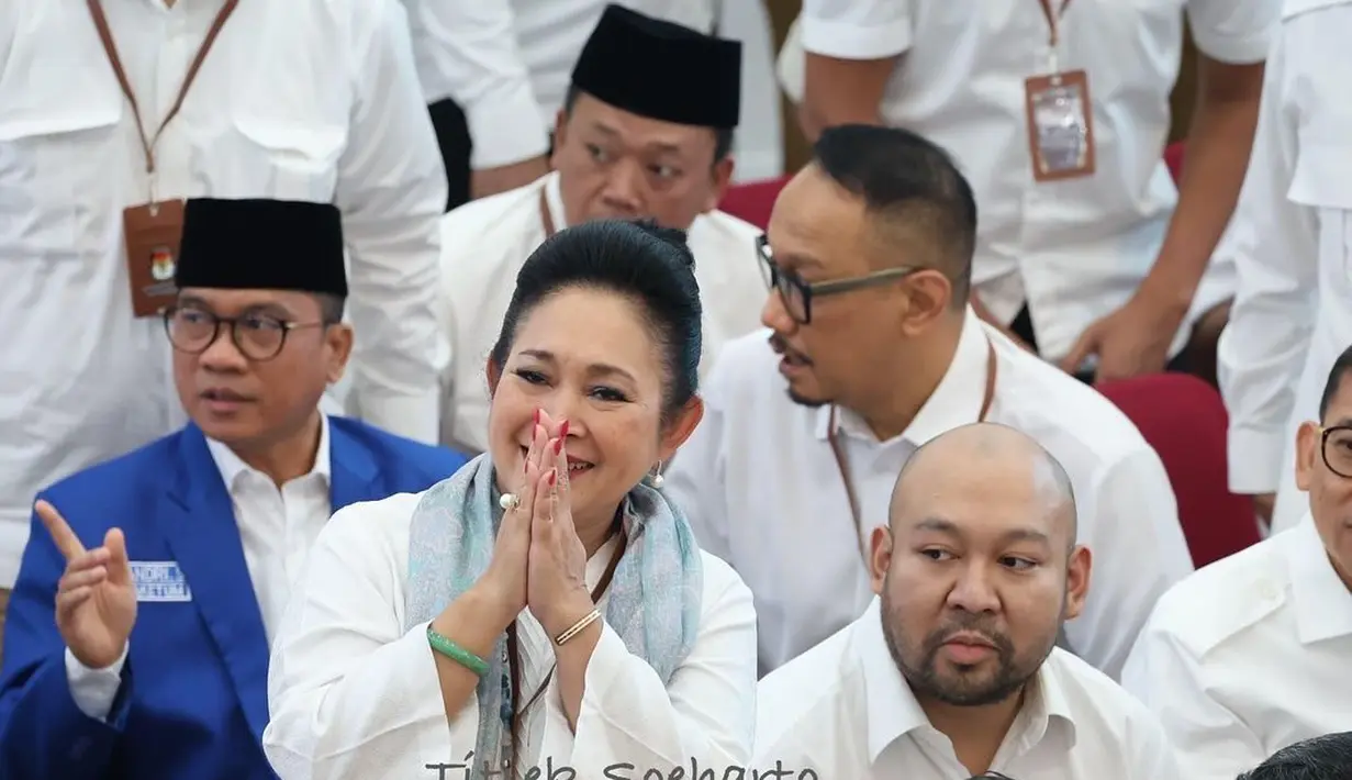 Titiek Soeharto turut setia mendampingi kubu Prabowo-Gibran hingga pada penetapan keduanya sebagai presiden-wakil presiden. [@titieksoeharto]