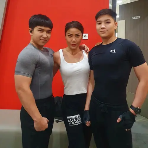 Inge Anugrah Santai Anak-anaknya Dibilang Tak Mirip Ari Wibowo, Reaksinya  Tak Kalah Nyinyir: Lebih Ganteng Memang - ShowBiz Liputan6.com