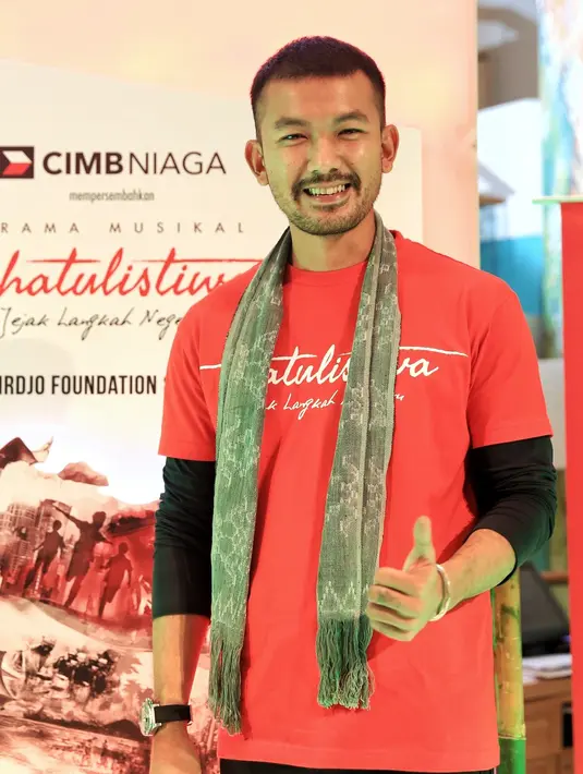 Menurut pemeran dalam film Filosofi Kopi, drama musikal yang dikemas secara menarik, diharapkan bisa membangkitkan semangat para generasi muda untuk melihat sejarah bangsanya sendiri. (Adrian Putra/Bintang.com)