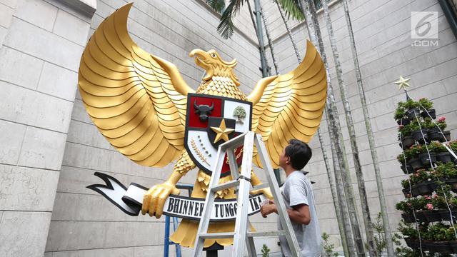 Jelang Perayaan Natal, Dekorasi dan Aneka Aksesoris Hiasi Gereja Katedral