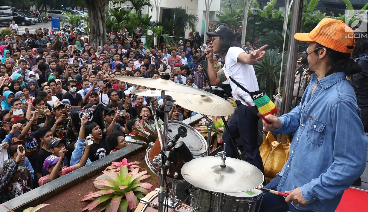 Suasana dalam Aksi Simpatik Jurus Tandur Dukung KPK, Jakarta, Kamis (13/7). Acara diadakan sebagai bentuk dukungan terhadap KPK serta penolakan hak angket yang dilakukan DPR kepada lembaga antikorupsi itu. (Liputan6.com/Immanuel Antonius)