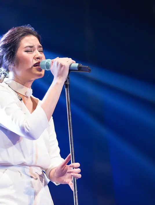 Beberapa lagu dibawakan penyanyi solo berusia 25 tahun ini. Diantaranya Jatuh Hati, Mantan Terindah Teka Teki dan Serba Salah. (Dezmond Manullang/Bintang.com)