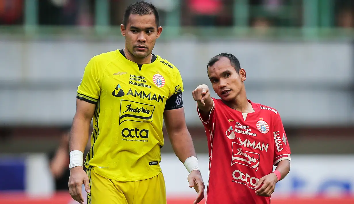 Kompetisi BRI Liga 1 2022/2023 telah usai dengan menobatkan PSM Makassar sebagai jawara. Beberapa penghargaan individu pun telah dianugerahkan kepada para pemain di beberapa kategori. Namun, ada satu kategori yang mungkin terlewatkan seperti pada musim-musim sebelumnya, yaitu kategori kiper terbaik. Jika diadakan, deretan 8 kiper berikut layak dicalonkan menjadi yang terbaik karena memiliki rasio kebobolan paling minim selama berlangsungnya kompetisi BRI Liga 1 2022/2023. (Bola.com/Bagaskara Lazuardi)