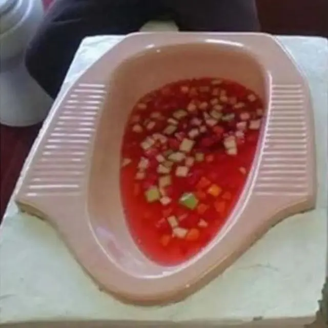 6 Wadah Tempat Minum Es Buah Ini Absurd, Bikin Tepuk Jidat