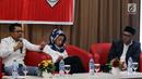 Ketua Tim Media Center Jokowi-JK Zuhairi Misrawi, Caleg DPR Partai NasDem termuda, Lathifa Al Anshori dan putra Maruf Amin, Ahmad Syauqi menjadi pembicara dalam diskusi publik Persatuan Milenial Madura di Jakarta, Rabu (30/1 (Liputan6.com/Johan Tallo)