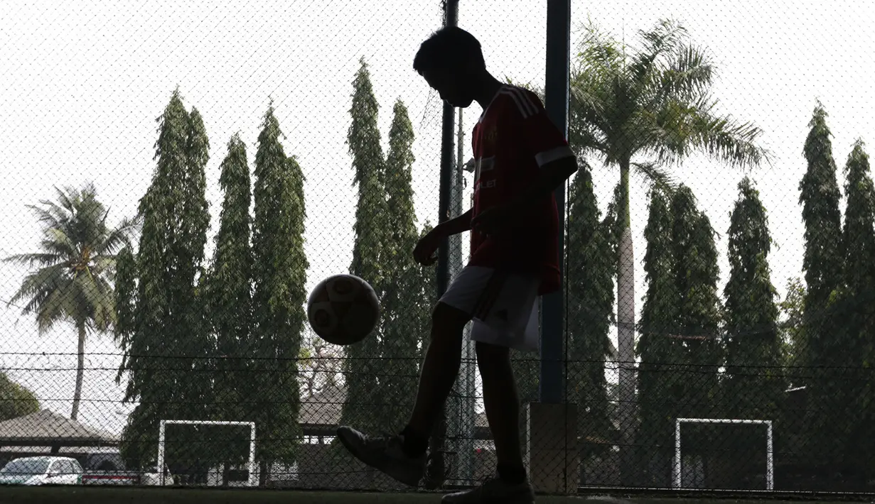 Pesepak bola dengan posisi gelandang ini merupakan penggemar dari Bambang Pamungkas dan Paul Scholes (Bola.com/Vitalis Yogi Trisna)