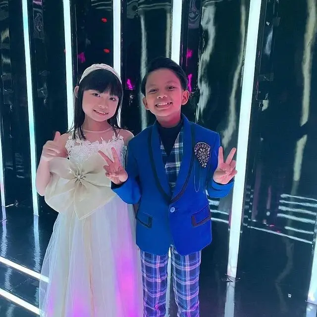 Gaya Farel Prayoga pakai jas (Foto: Instagram  farelprayogaa.anekasafari)
