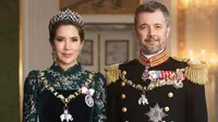 Ratu Mary dan Raja Frederik dari Denmark merilis foto kerajaan resmi pertama mereka. (dok. Instagram @detdanskekongehus/https://www.instagram.com/p/C6LU0G_g7Wv/)