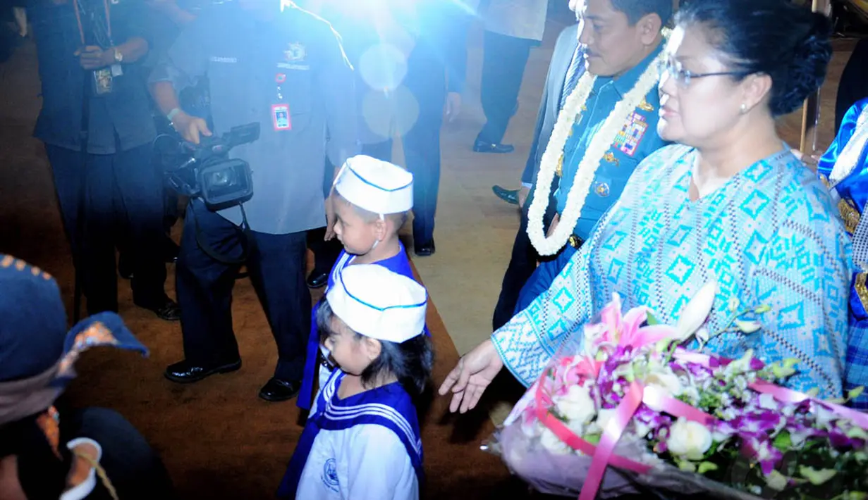 Di acara tersebut, Kepala Staff Angkatan Laut (Kasal) Marsetio tampak didampingi istri, Penny Marsetio, Jakarta, Jumat (13/06/14). (Liputan6.com/Faizal Fanani)