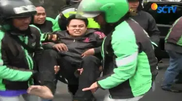 Pengendara mengalami luka, sedangkan yang dibonceng tewas di tempat karena tidak mengenakan helm.