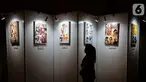 Pengunjung melihat karya komik dan kartun dalam kampanye bertajuk He For She di Jakarta, Senin (25/11/2019). Sebanyak 12 finalis memamerkan karya komik dan kartun dengan tema "Think Equal, Think Girls” yang digelar UN Women bersama Uni Eropa (Liputan6.com/Fery Pradolo)