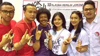 Sejumlah musisi, artis dan tokoh nasional mengajak anak muda untuk tidak golput dalam konser musik bertajuk Rock The Vote.