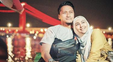 Menikah Lama Fenita Arie Tetap Dandan Untuk Arie Untung News Entertainment Fimela Com